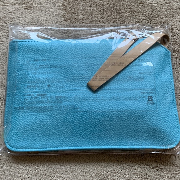 Globe Trotter Light Blue Wristlet & Cosmetics - Picture 5 of 9